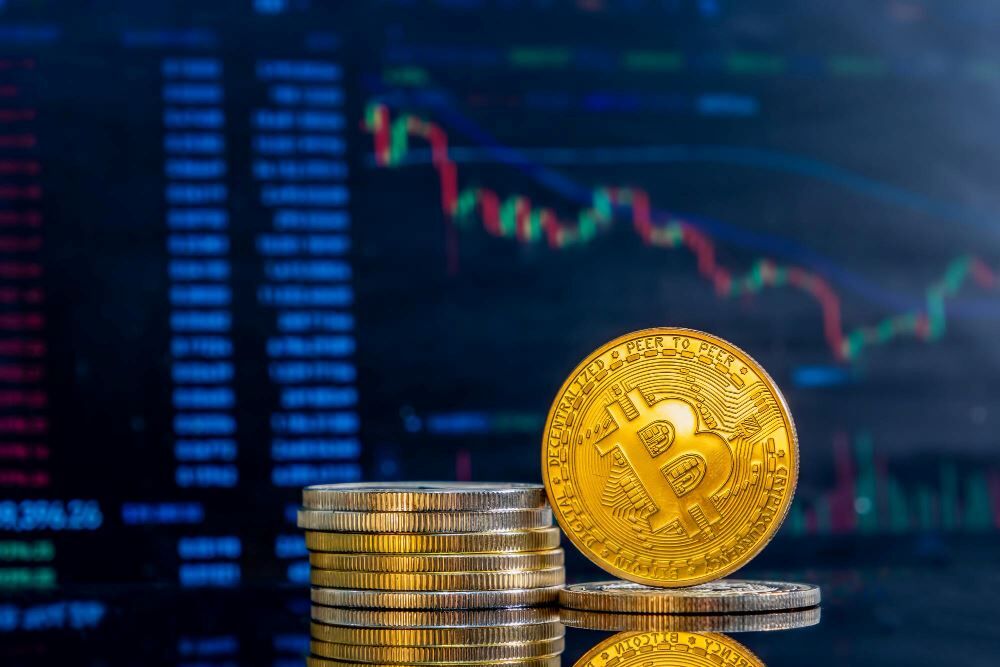 Moeda de bitcoin com gráfico de mercado ao fundo